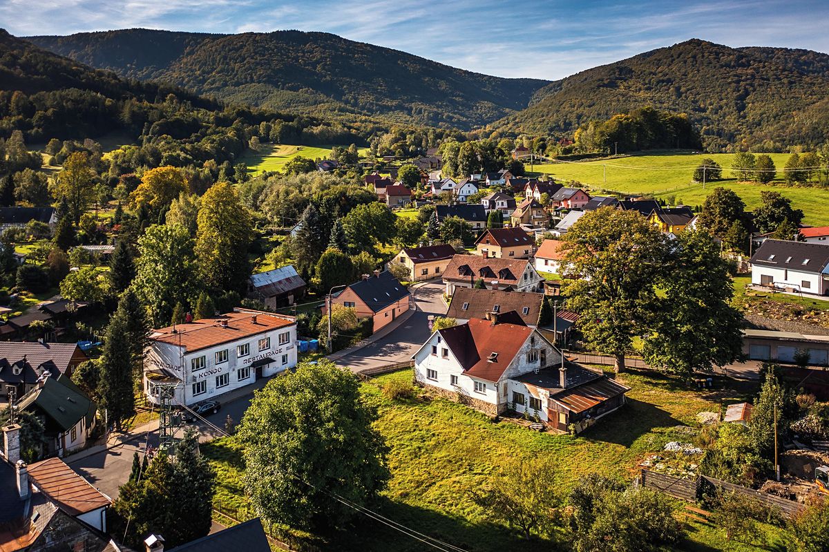 Prodej rodinného domu 219 m², pozemek 1113 m², Hejnice – fotka 1 z 3