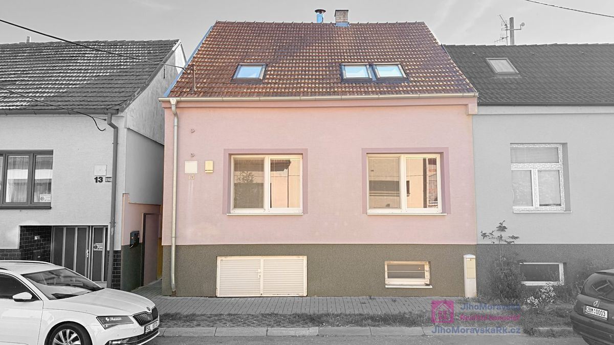Prodej rodinného domu 188 m², pozemek 135 m², Hodonín – fotka 1 z 3