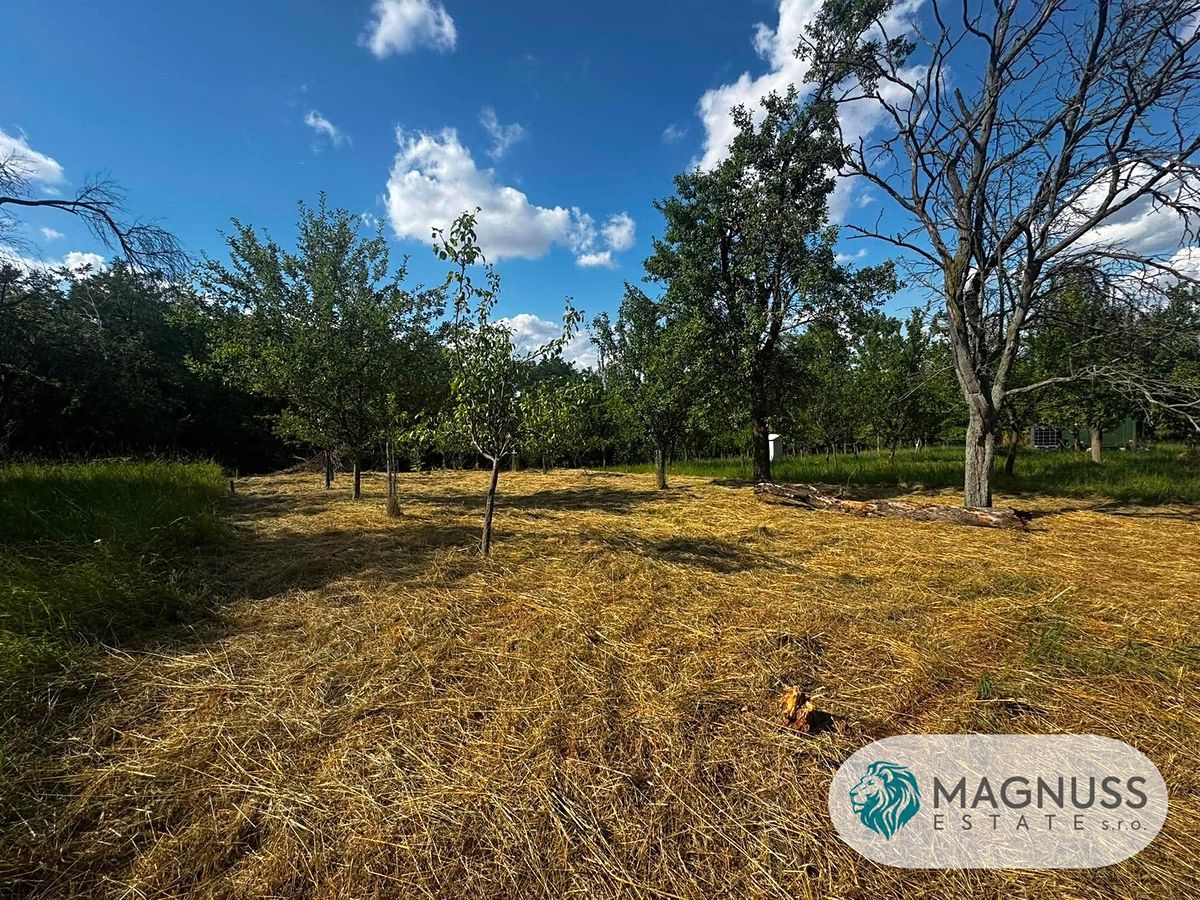 Prodej zahrady 668 m², Rataje – fotka 1 z 3