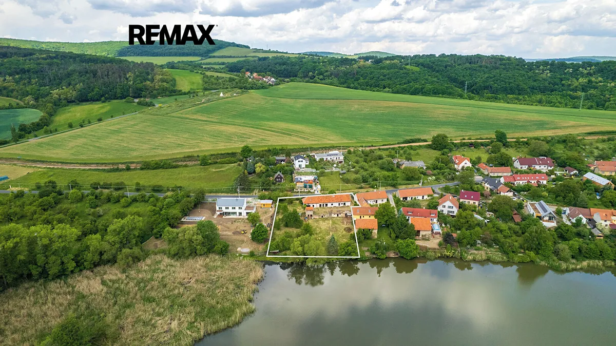 Prodej stavebního pozemku 2517 m²