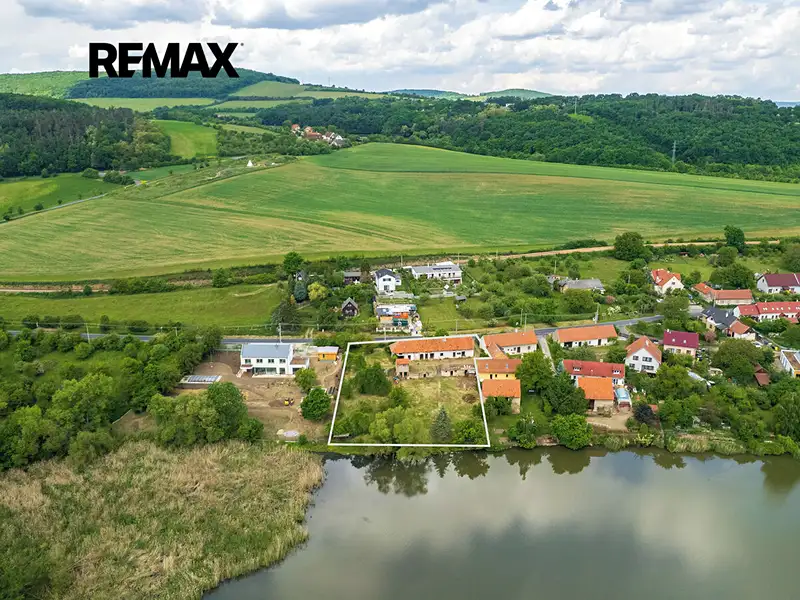 Prodej stavebního pozemku 2517 m², Liteň – náhled fotky 1