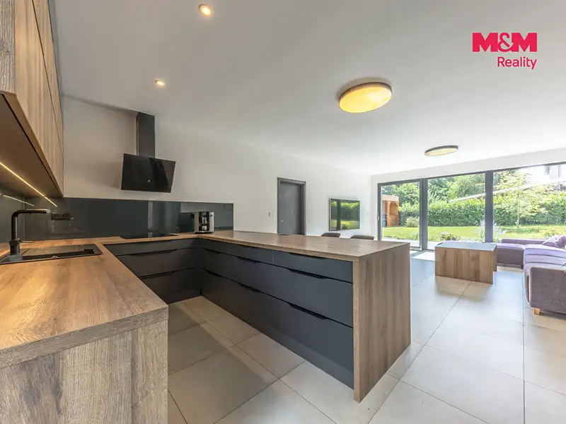 Prodej rodinného domu 110 m², pozemek 1103 m², Zlatá – náhled fotky 2
