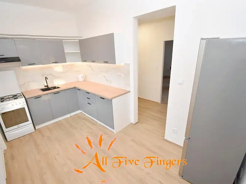 Pronájem bytu 4+1 80 m², Kolín – náhled fotky 1