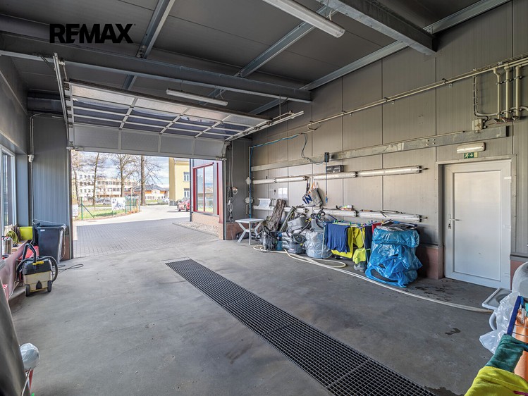 Prodej komerčního prostoru, 297 m² (12 z 21)