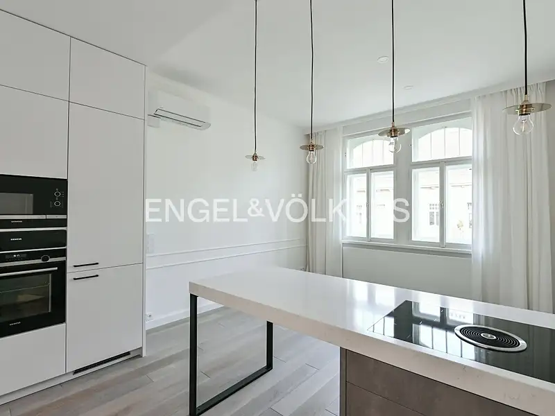 Pronájem bytu 2+kk 56 m², Praha – náhled fotky 1