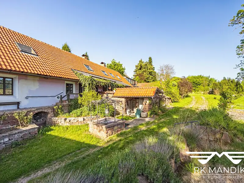 Prodej rodinného domu 270 m², pozemek 3755 m², Oplany – náhled fotky 1