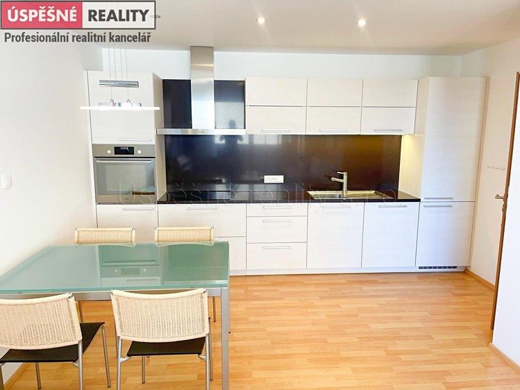 Pronájem bytu 2+kk, 52 m² (8 z 27)
