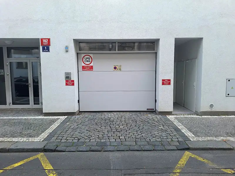 Prodej garážového stání 20 m², Praha – náhled fotky 2