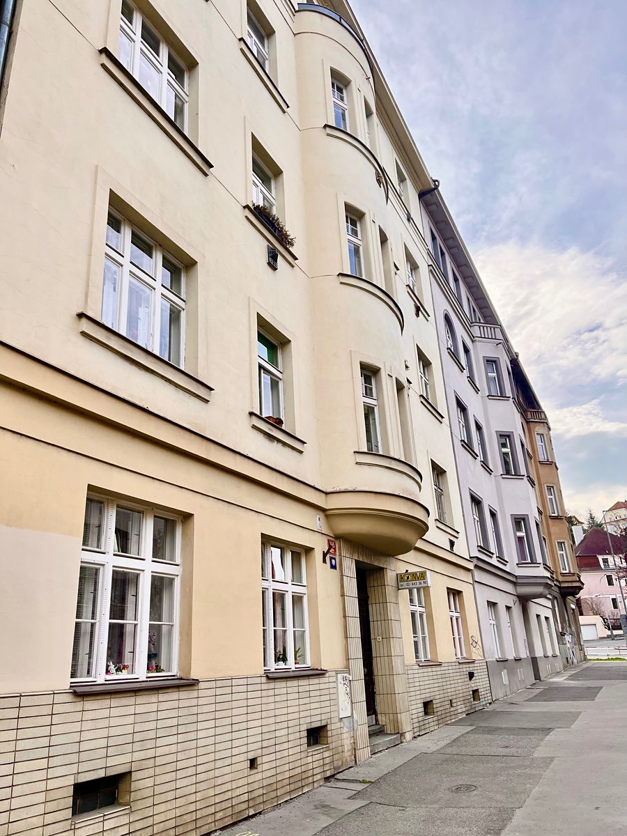 Prodej bytu 1+1 43 m², Praha – fotka 1 z 3
