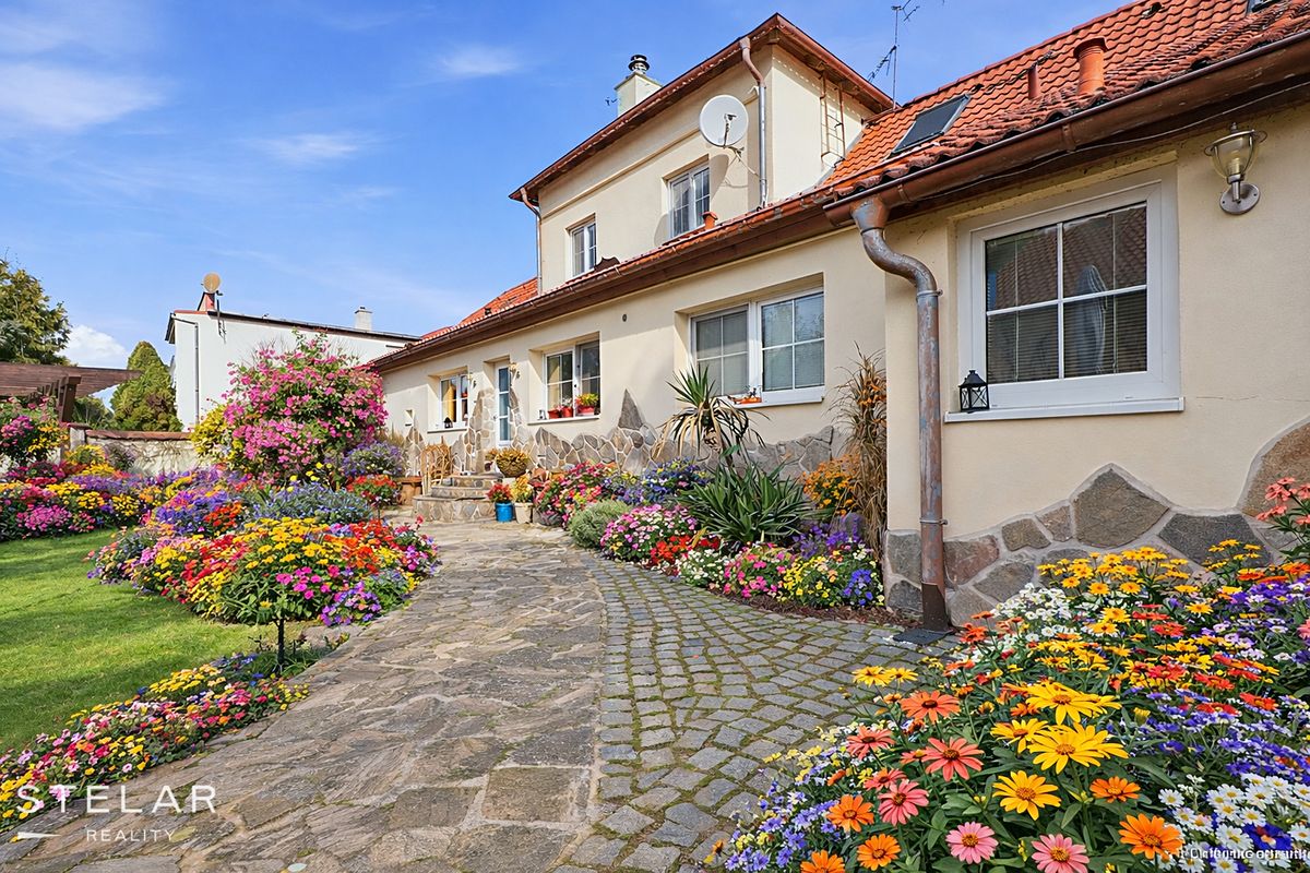 Prodej rodinného domu 665 m², pozemek 1181 m², Štítary – fotka 1 z 3