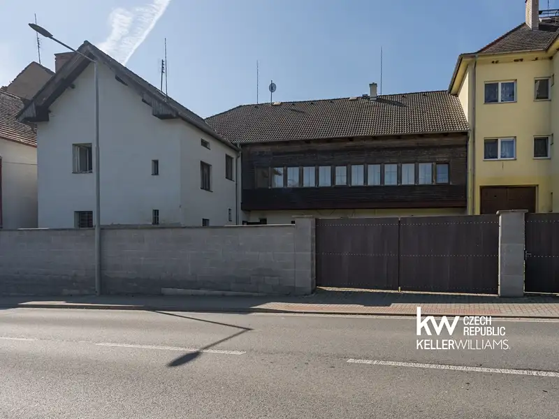 Prodej rodinného domu 300 m², pozemek 638 m², Liblín – náhled fotky 1