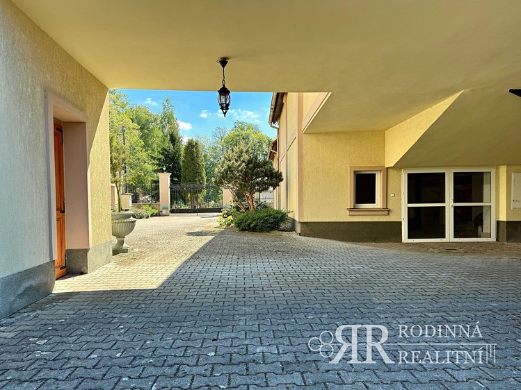 Комерційне приміщення на продаж, 1 000 м² (40 з 52)