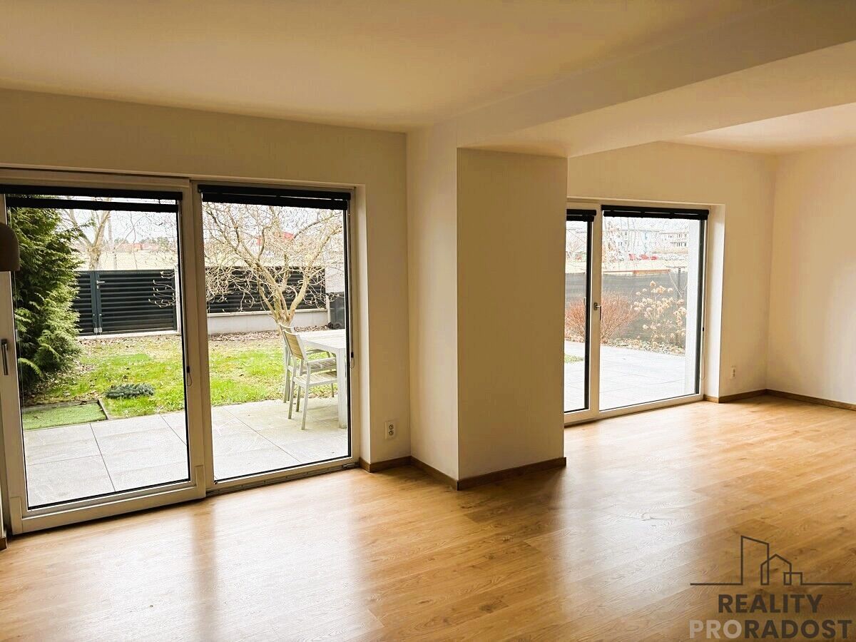Pronájem rodinného domu 120 m², pozemek 260 m² – fotografie 2