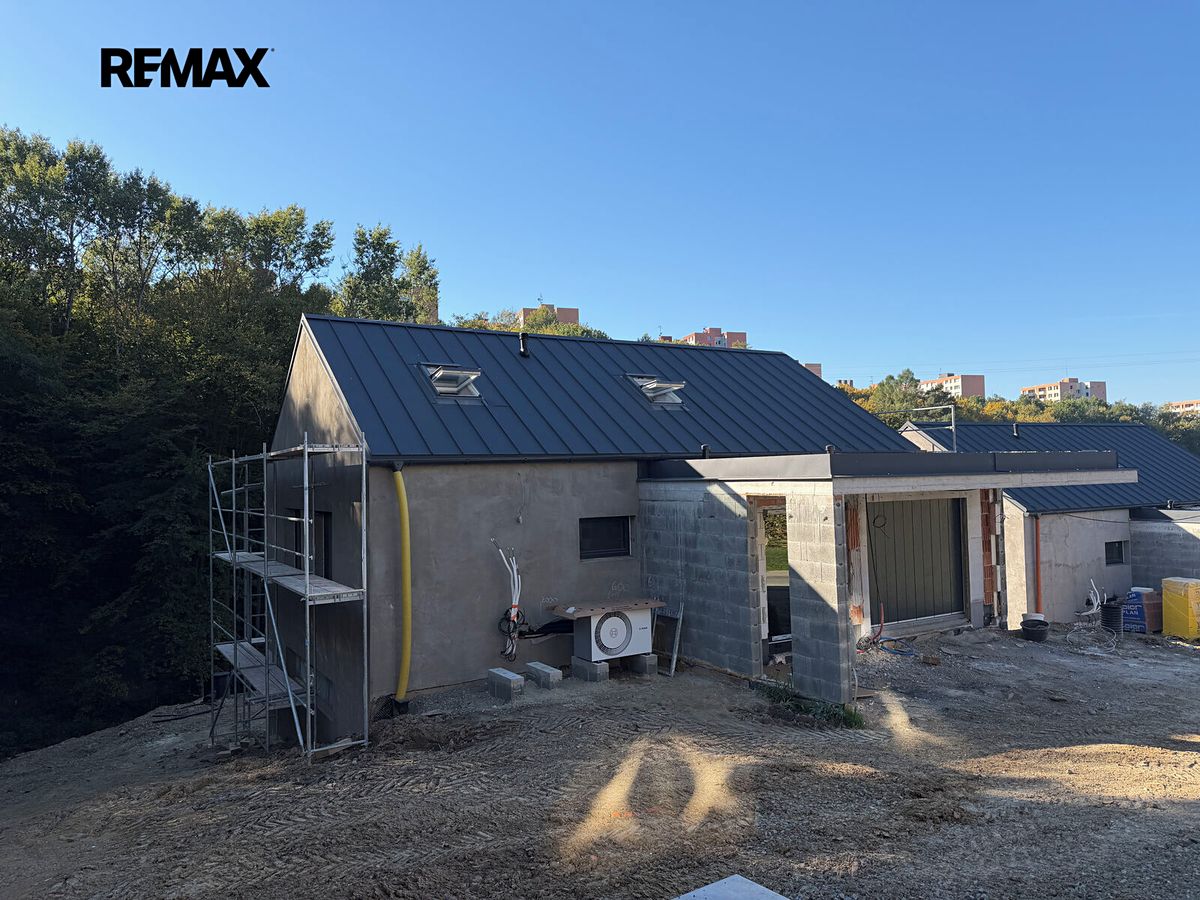 Prodej rodinného domu 225 m², pozemek 1000 m², Zlín – fotka 1 z 3