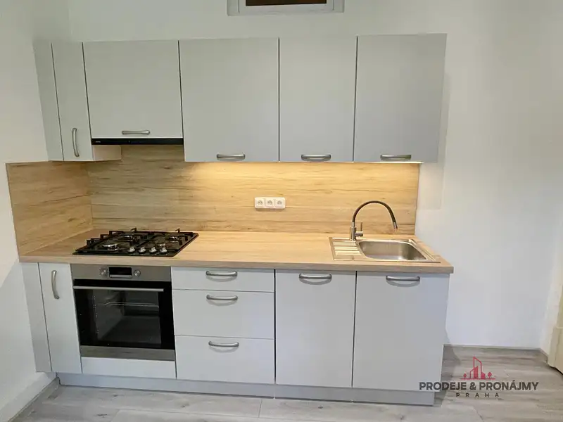 Pronájem bytu 2+1 71 m², Praha – náhled fotky 2
