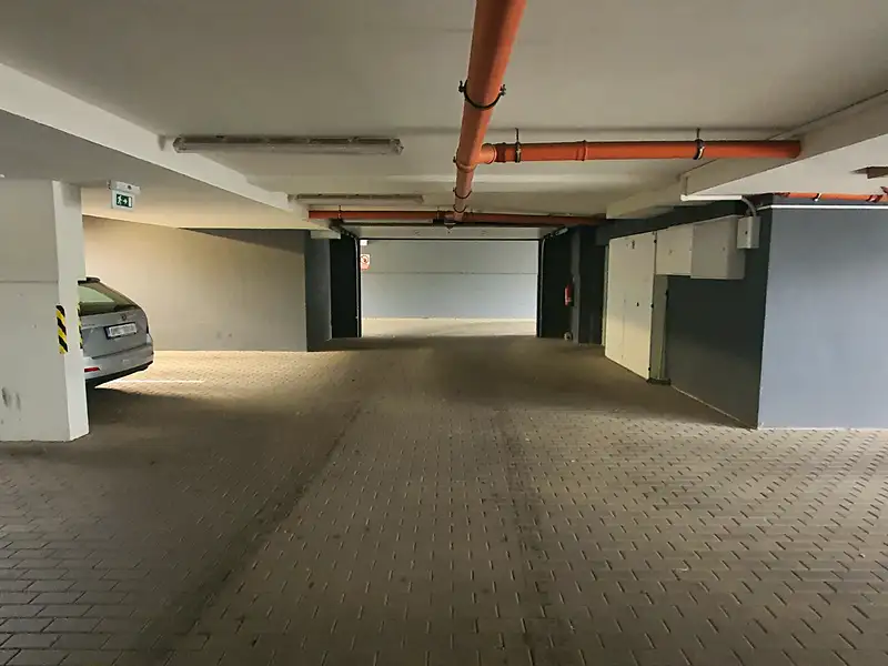 Prodej garážového stání 12 m², Praha – náhled fotky 2