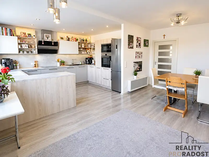 Pronájem bytu 3+kk 68 m², Praha – náhled fotky 1