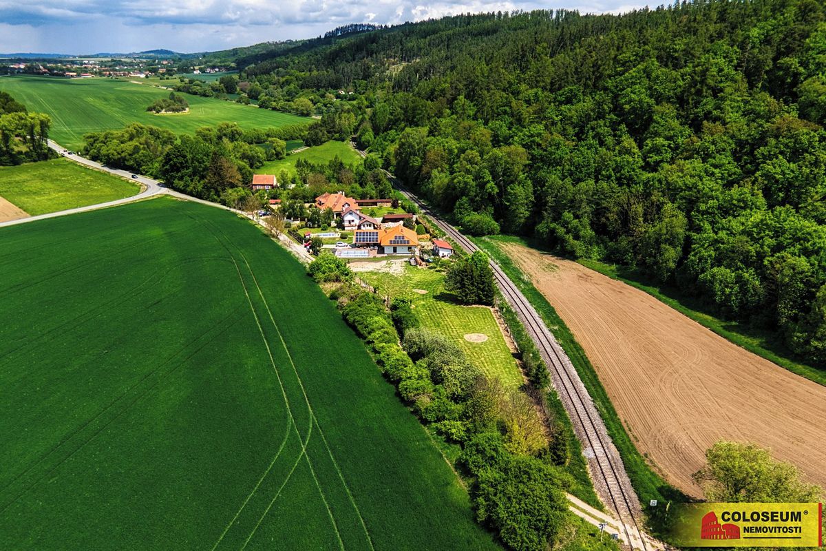 Prodej stavebního pozemku 2430 m², Sudice – fotka 1 z 3