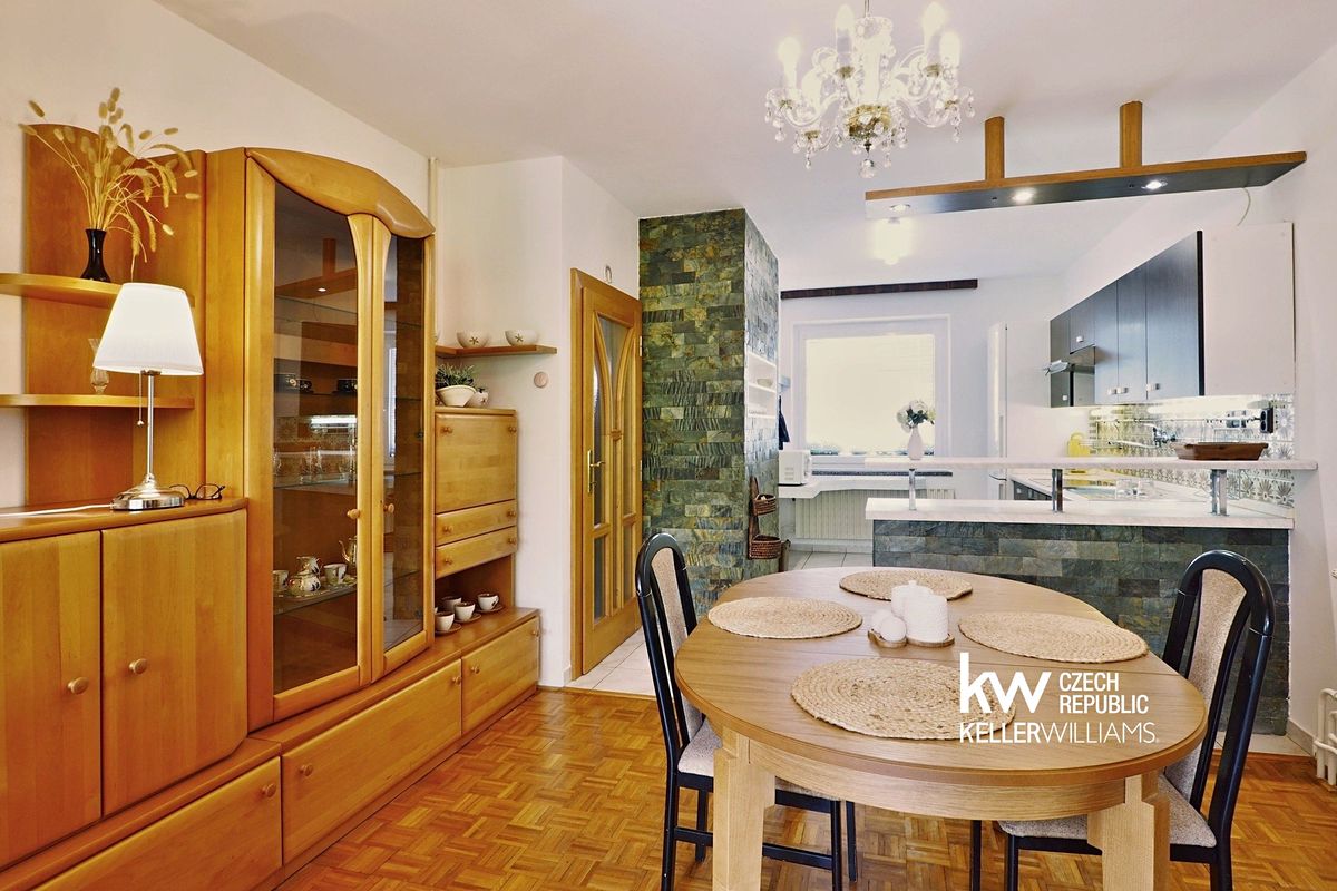 Pronájem rodinného domu 220 m², pozemek 1945 m², Kroměříž – fotka 1 z 3
