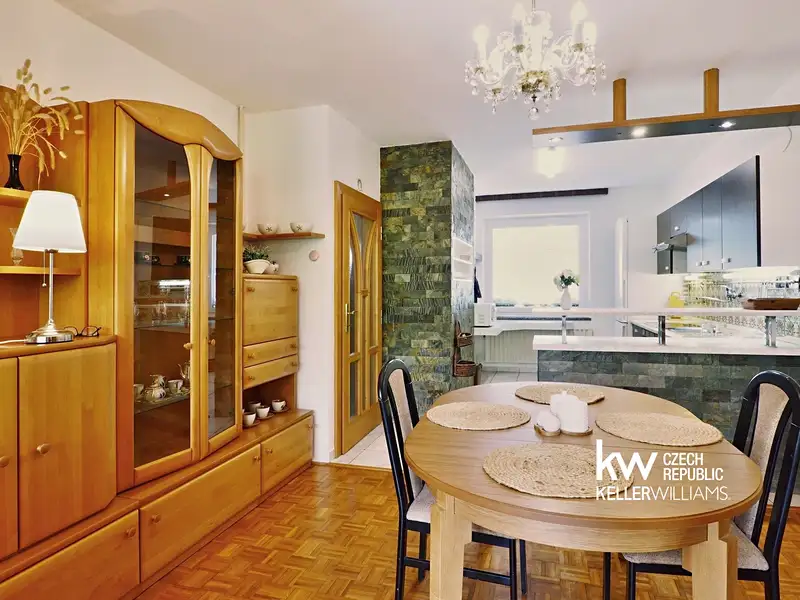 Pronájem rodinného domu 220 m², pozemek 1945 m², Kroměříž – náhled fotky 1
