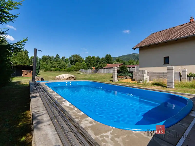 Prodej rodinného domu 145 m², pozemek 1919 m², Krupka – náhled fotky 2