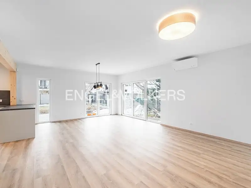 Pronájem rodinného domu 167 m², pozemek 662 m², Praha – náhled fotky 2