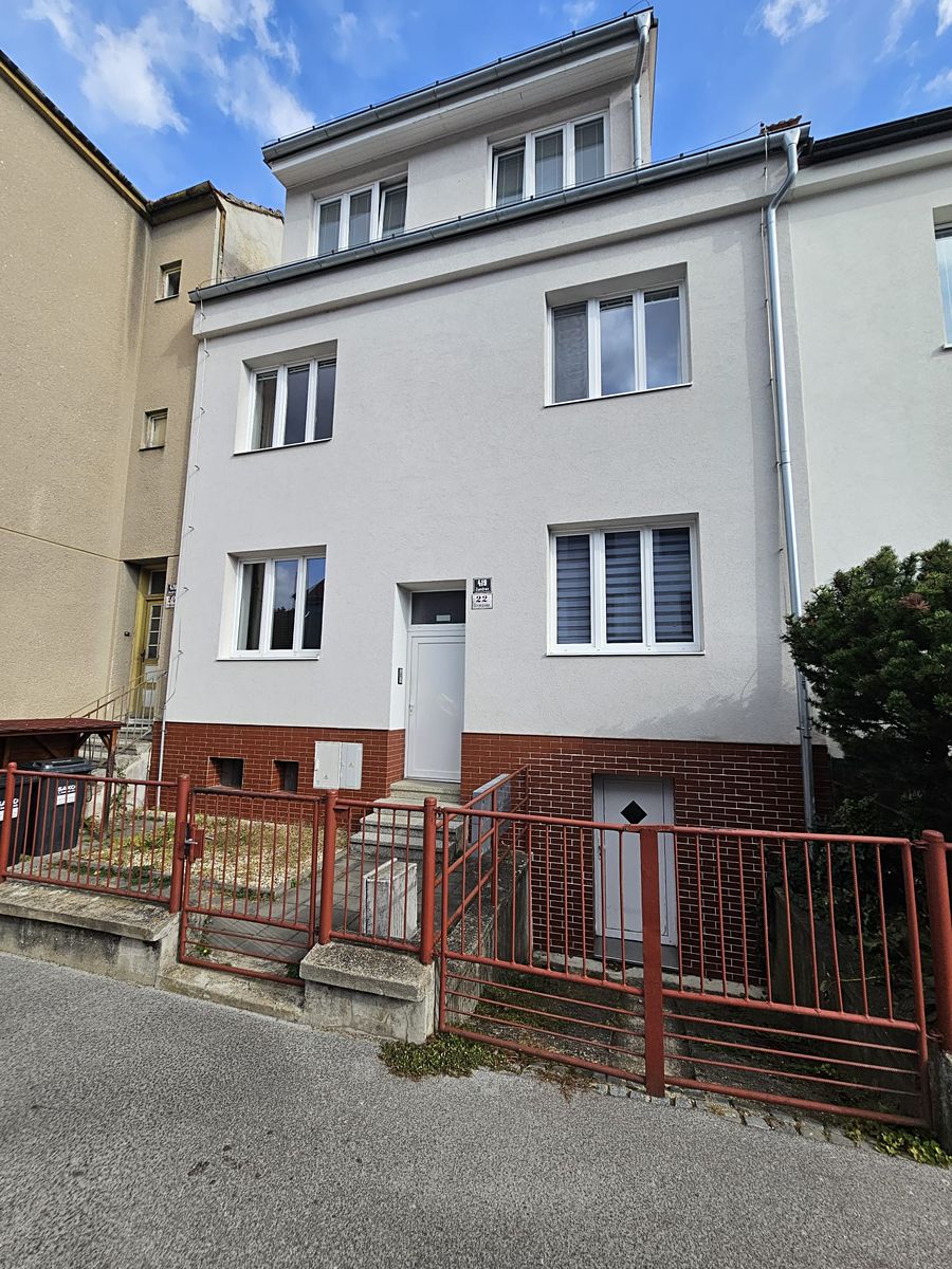 Pronájem bytu 2+kk 61 m² – fotografie 2