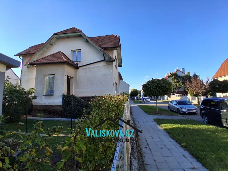 Prodej vily 435 m², pozemek 435 m², Hulín – náhled fotky 1