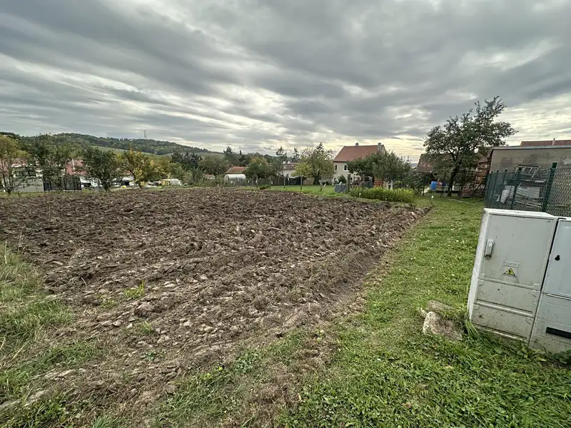 Prodej stavebního pozemku 878 m², Němčany – náhled fotky 1