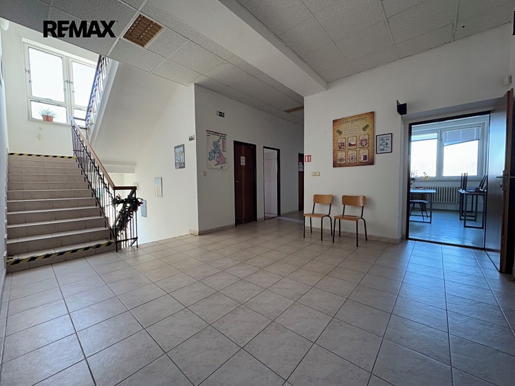 Комерційне приміщення на продаж, 900 м² (26 з 50)