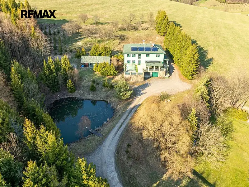 Prodej rodinného domu 525 m², pozemek 35000 m², Liptál – náhled fotky 2