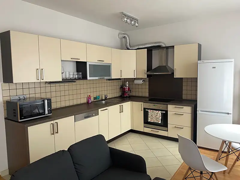 Pronájem bytu 1+kk 36 m², Praha – náhled fotky 3
