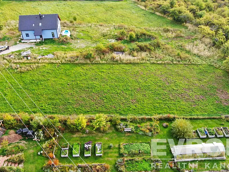 Prodej stavebního pozemku 2000 m², Svojkov – náhled fotky 3