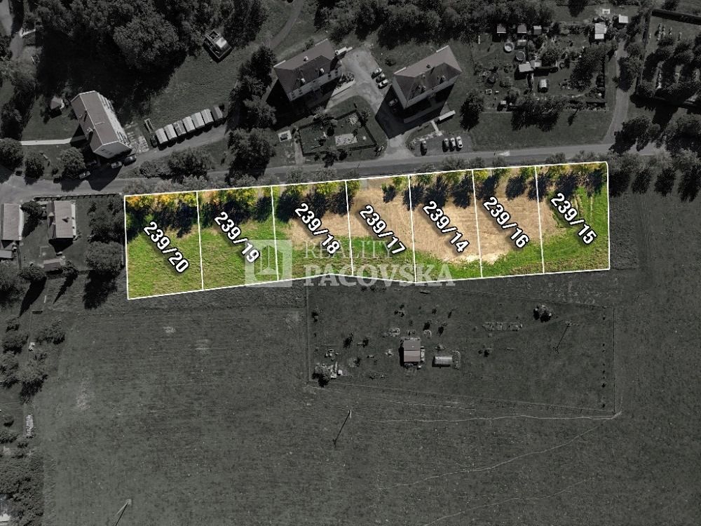 Prodej stavebního pozemku 1111 m² – fotografie 2