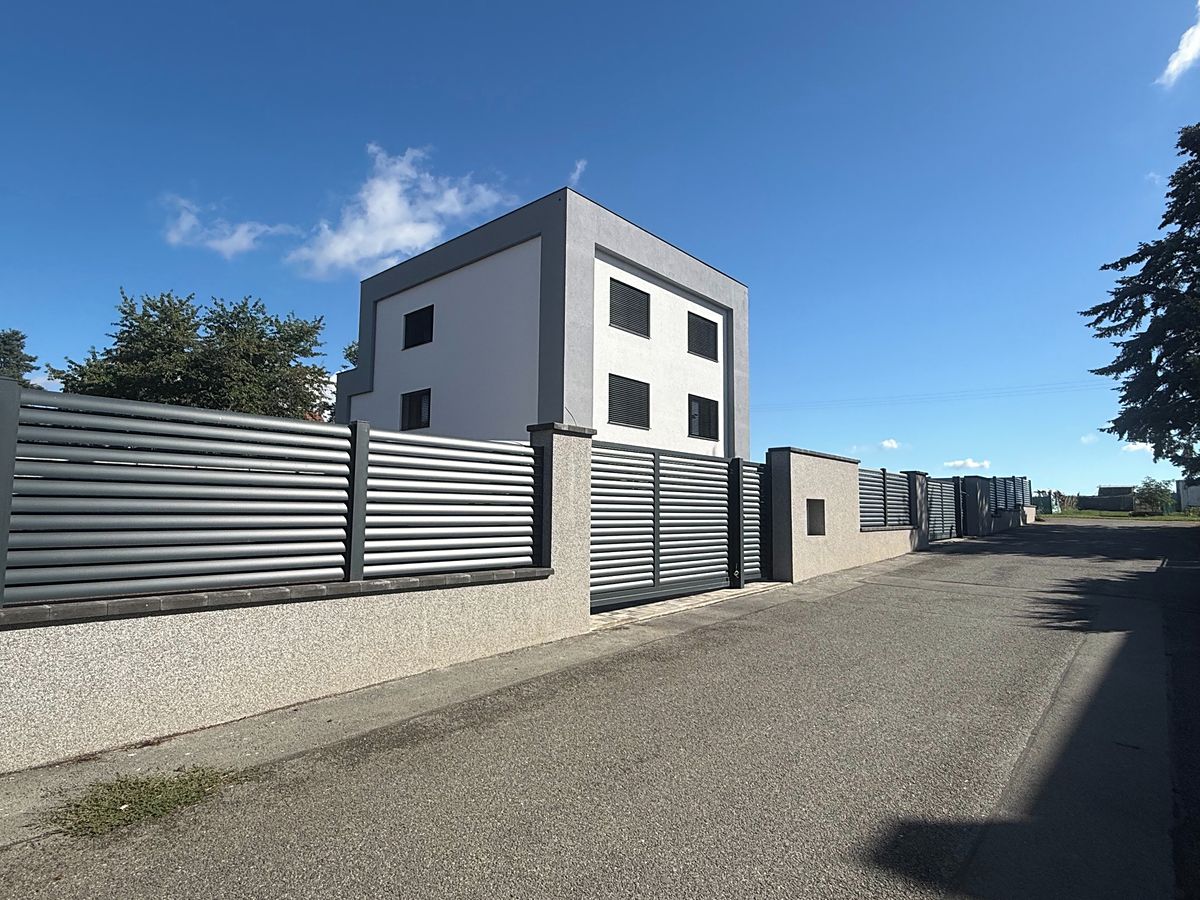 Pronájem bytu 2+1 65 m², Tachlovice – fotka 1 z 3