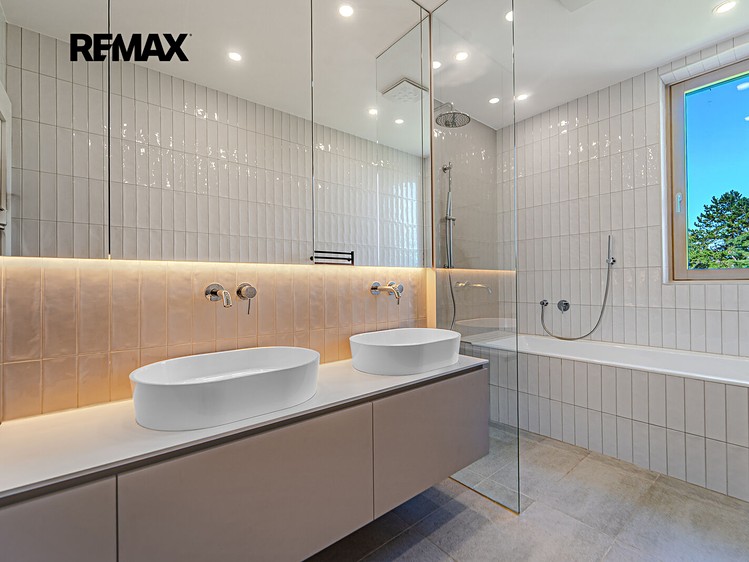 Prodej bytu 3+kk, 77 m² (1 z 35)