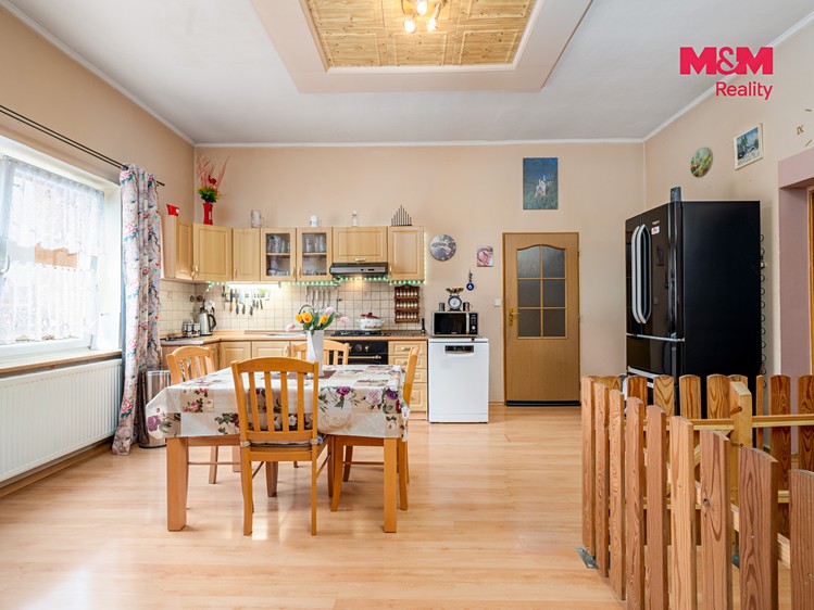 Haus zum Kauf, 596 m² (2 von 23)