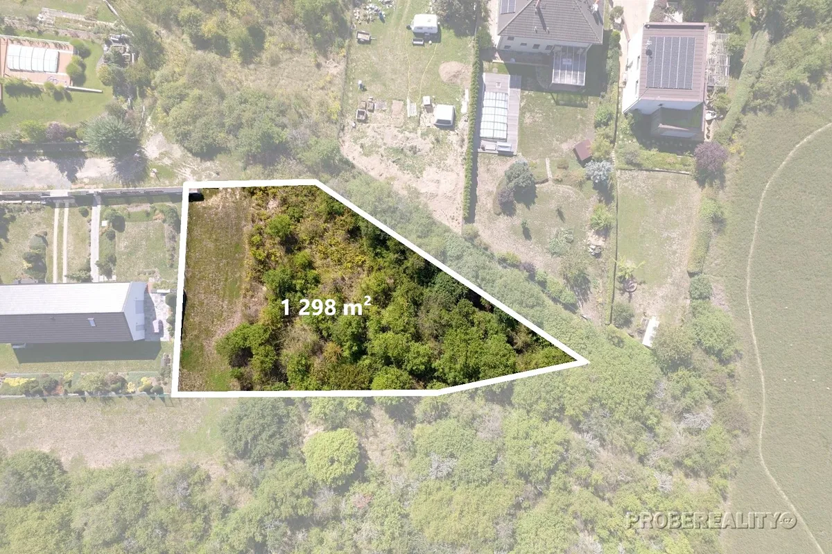 Prodej stavebního pozemku 1298 m²