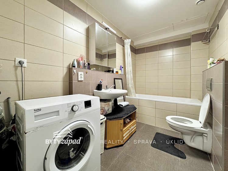 Pronájem bytu 2+kk, 48 m² (5 z 9)