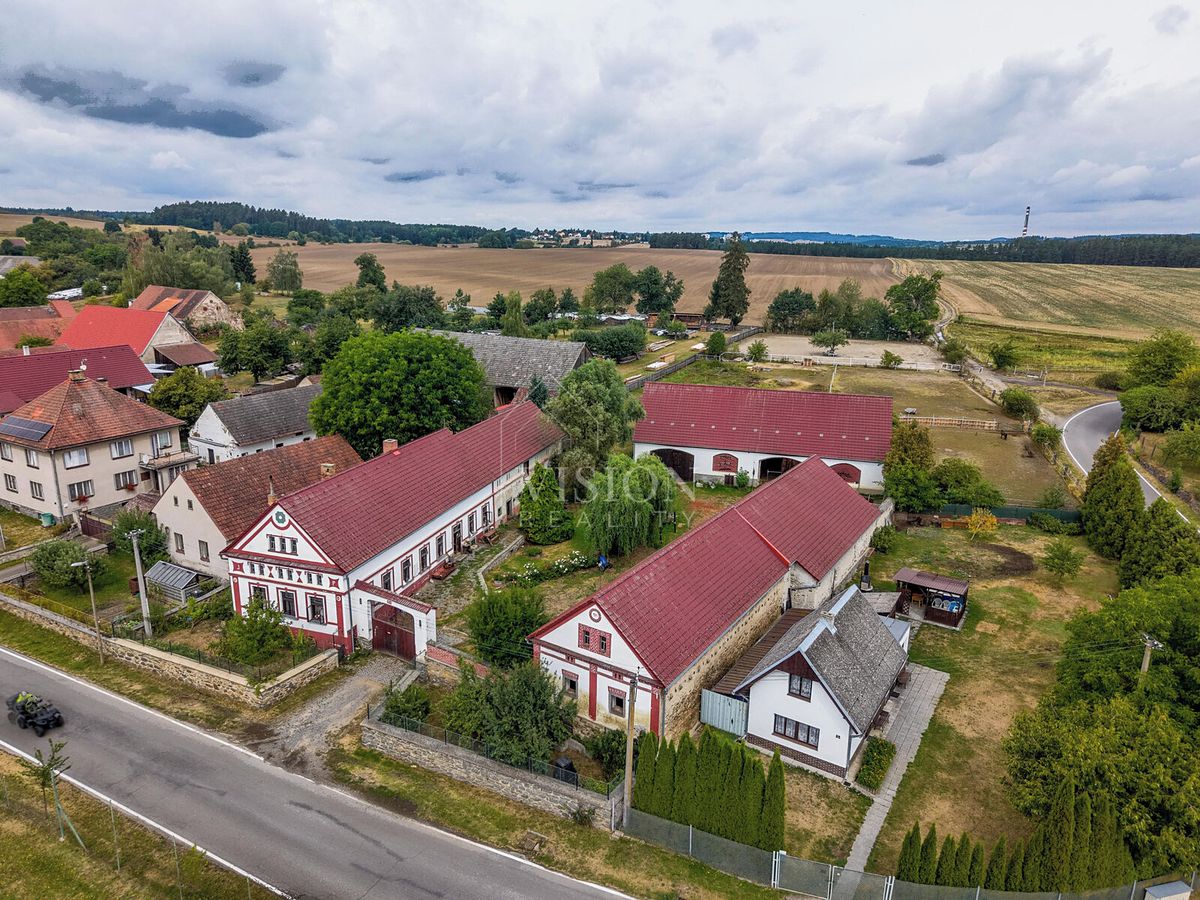 Prodej rodinného domu 2225 m², pozemek 900 m²