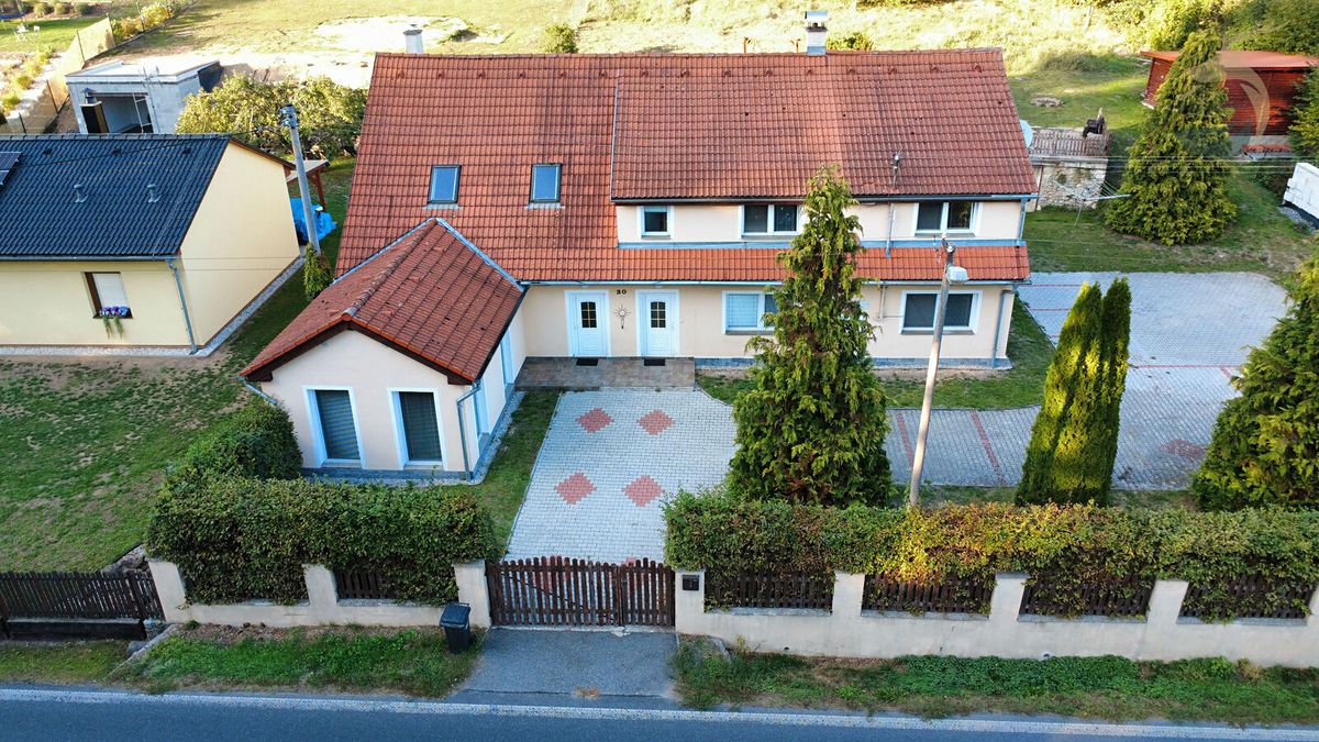 Prodej rodinného domu 270 m², pozemek 2330 m², Sušice – fotka 1 z 3