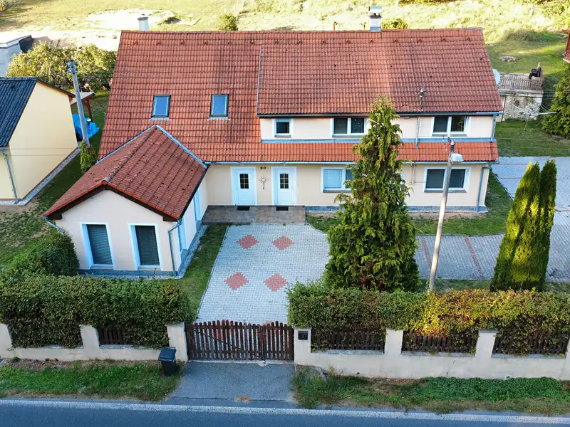Prodej rodinného domu 270 m², pozemek 2330 m², Sušice – náhled fotky 1