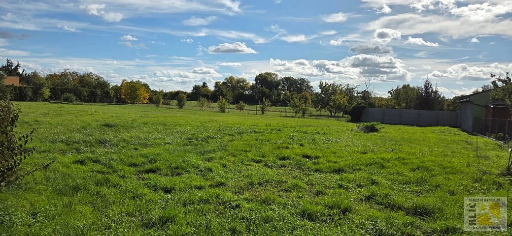 Prodej stavebního pozemku 800 m² – fotografie 2