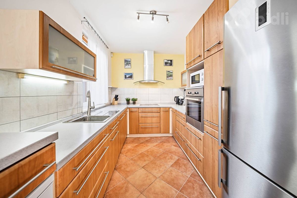 Prodej rodinného domu 112 m², pozemek 221 m² – fotografie 2