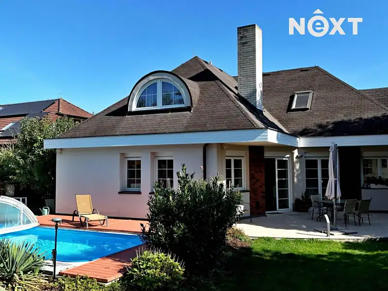 Prodej rodinného domu 190 m², pozemek 877 m², Praha – náhled fotky 1