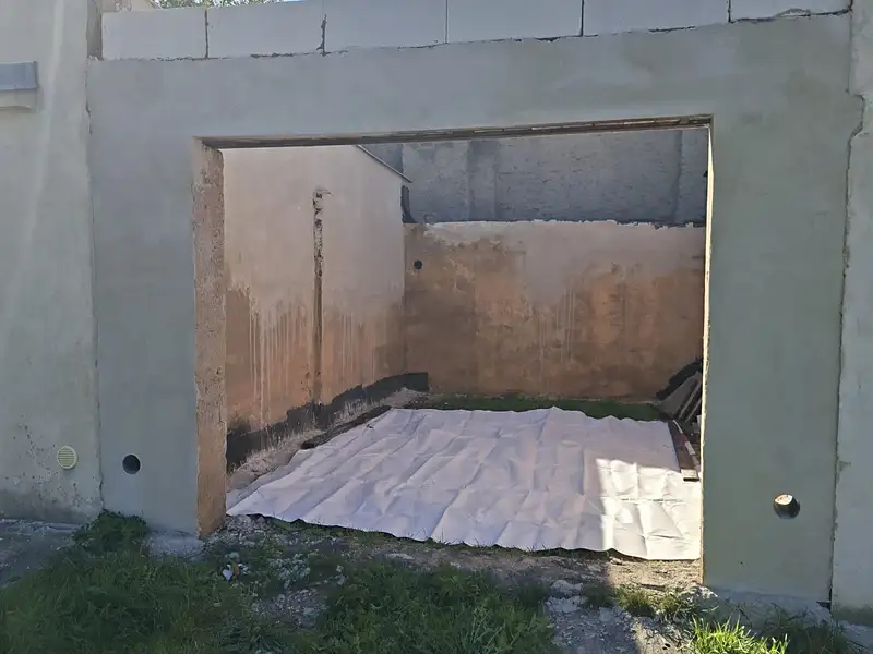 Prodej garážového stání 22 m², Jesenice – náhled fotky 3