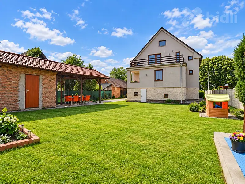 Prodej rodinného domu 312 m², pozemek 864 m², Králíky – náhled fotky 1
