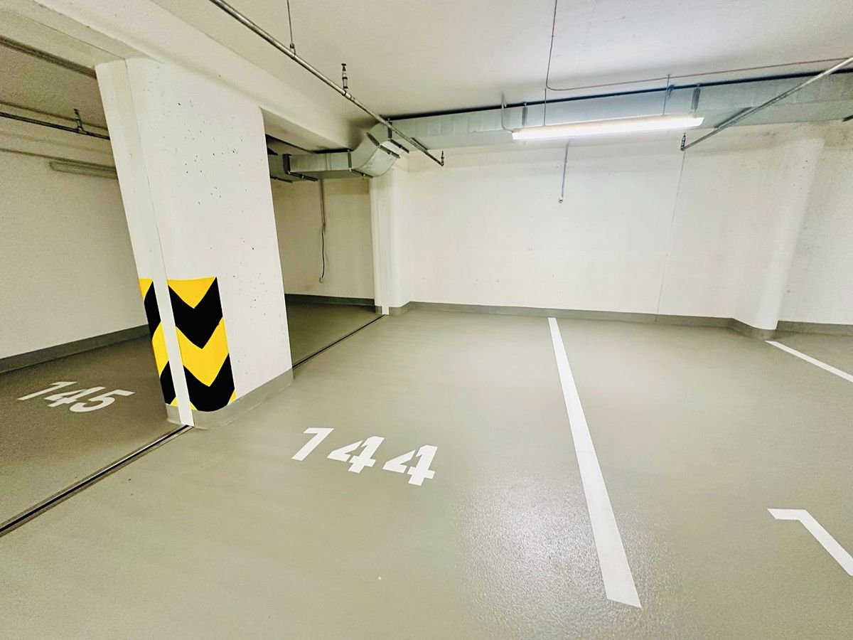 Pronájem garážového stání 15 m²