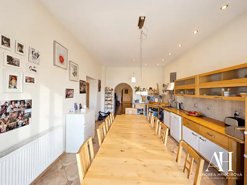 Pronájem rodinného domu 320 m², pozemek 1128 m², Tetín – náhled fotky 3