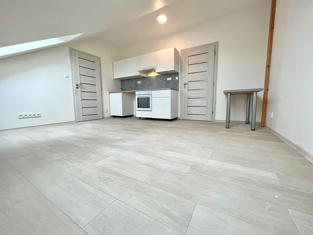 Pronájem bytu 1+kk 34 m²